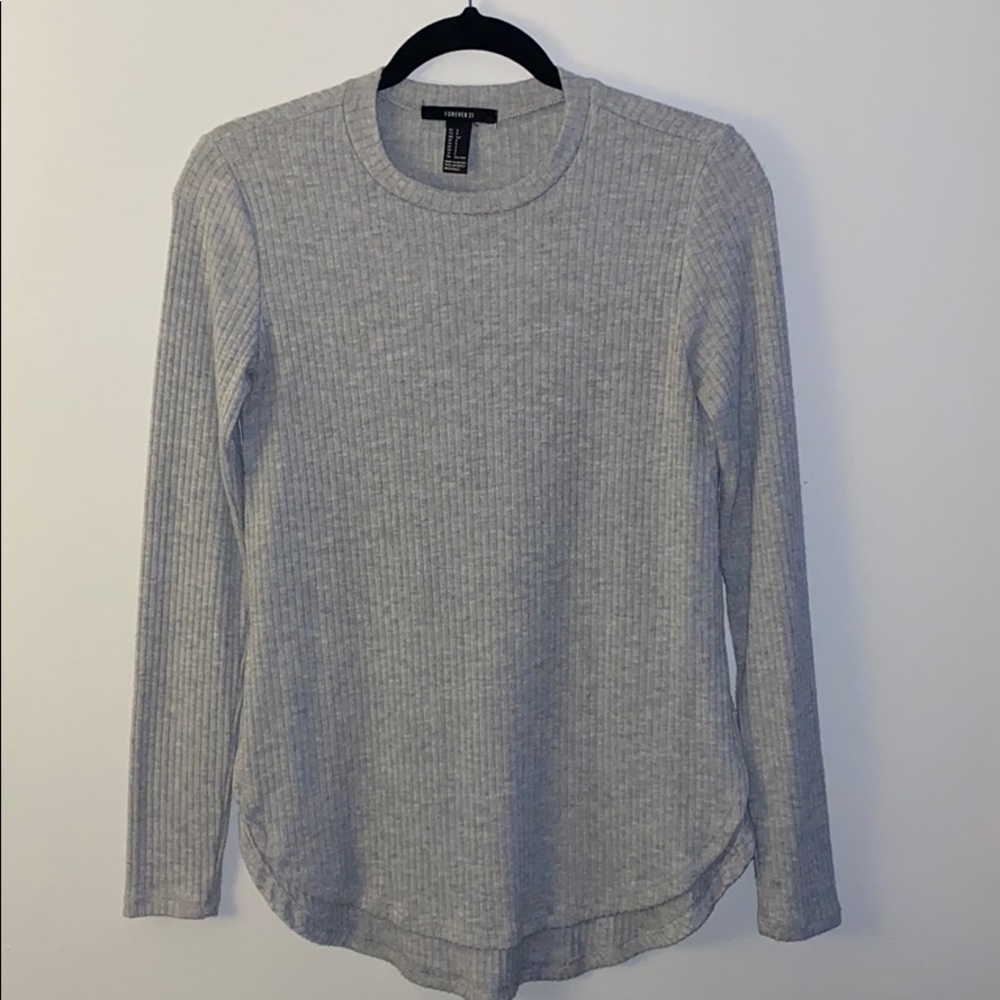 grey top with slip on the sides